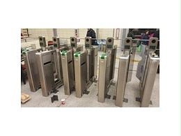 高明區(qū)鈑金加工廠(chǎng)的道閘加工和冷水機(jī)外殼生產(chǎn)